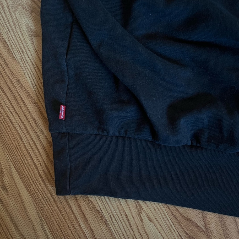Oversized Drop-Shoulder Levi’s Hoodie with Floral Logo Design - Picture 5 of 5